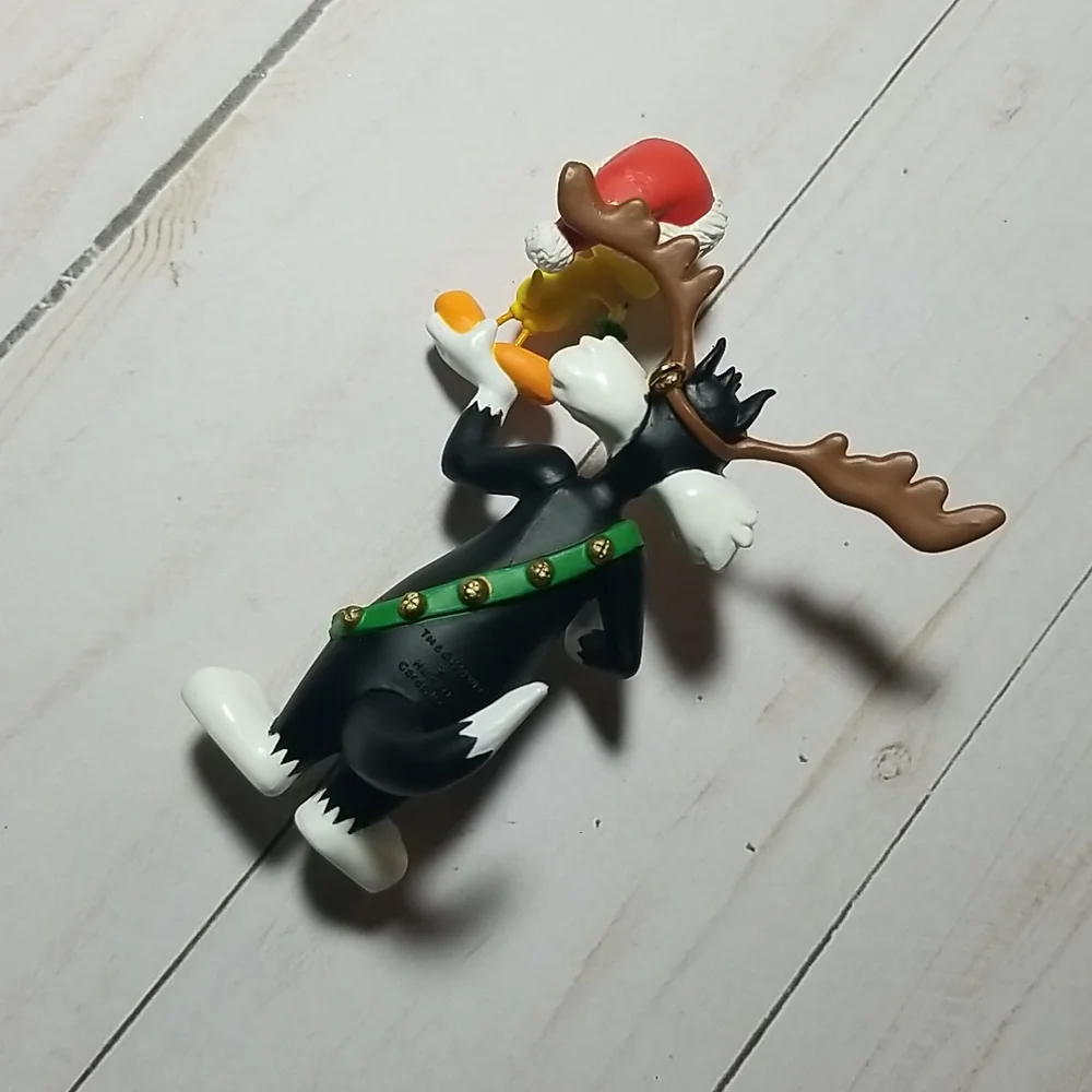 New in box Hallmark‎ keepsake looney tunes ornament